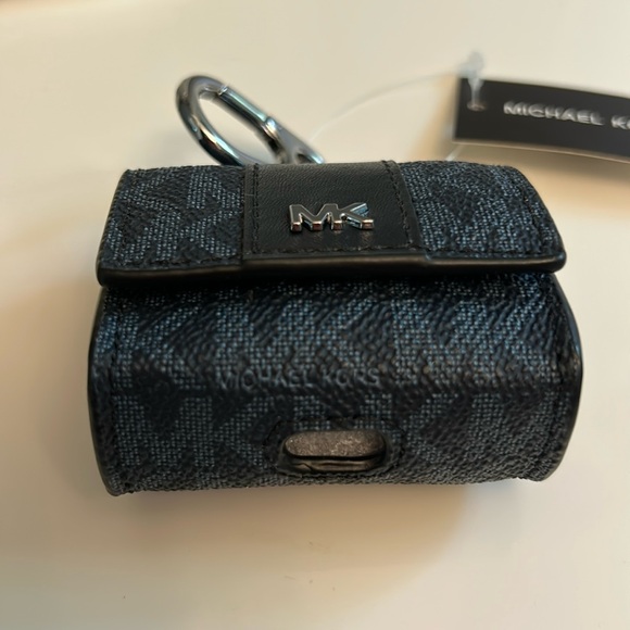 New! Michael Kors AirPods Case - Picture 5 of 11